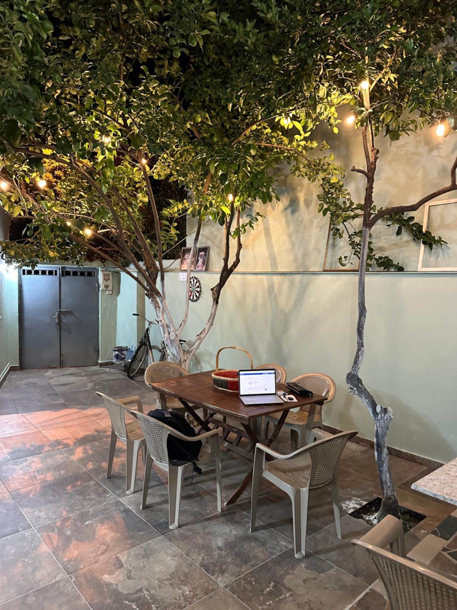 Tirana Lemon Breeze Hostel ภายนอก รูปภาพ