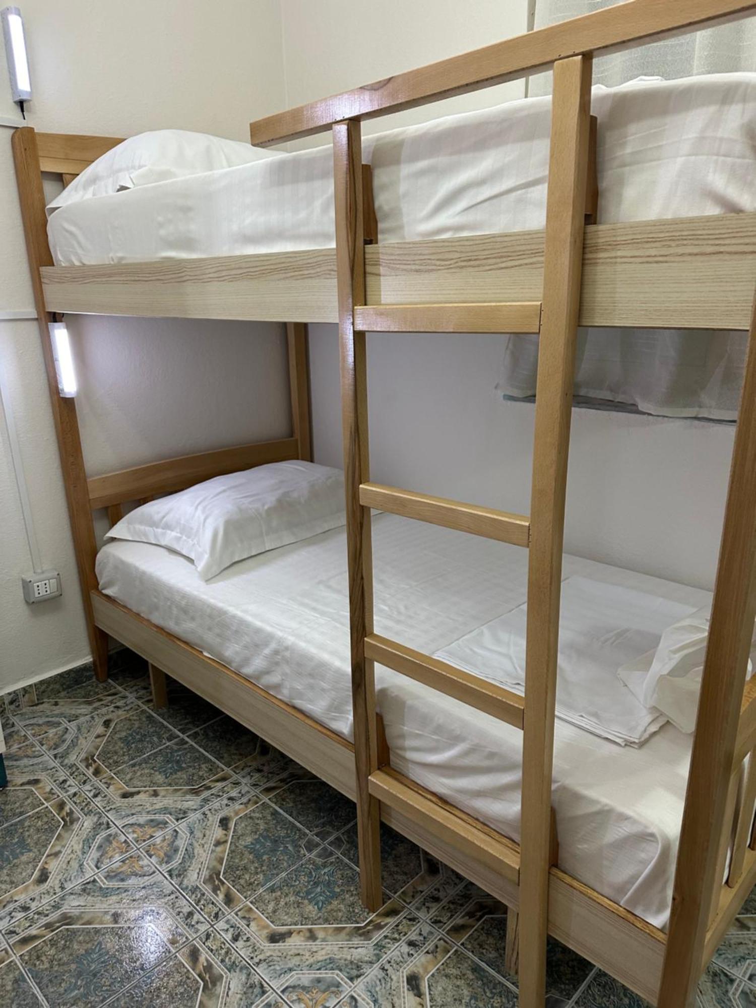 Tirana Lemon Breeze Hostel ภายนอก รูปภาพ