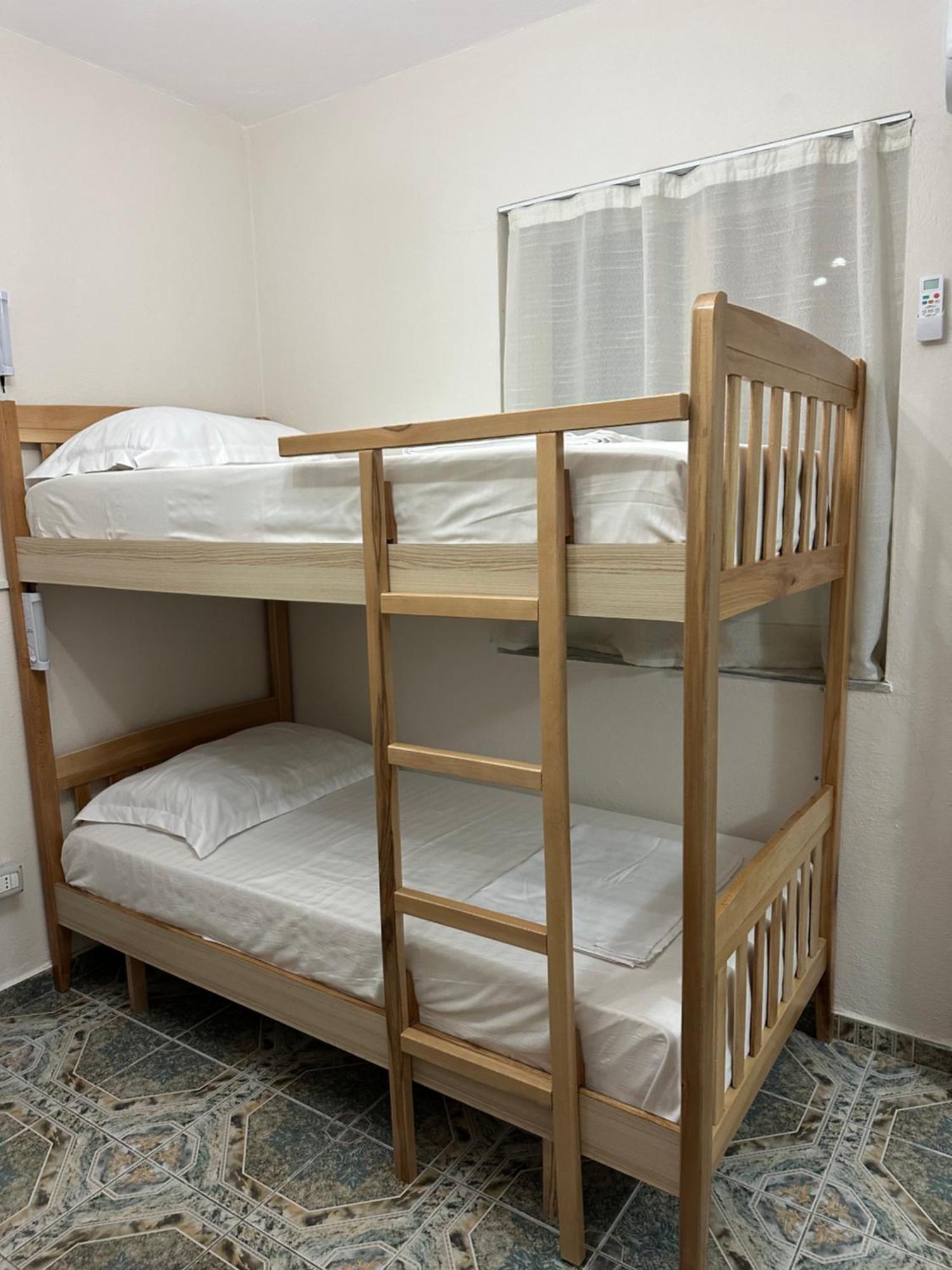 Tirana Lemon Breeze Hostel ภายนอก รูปภาพ