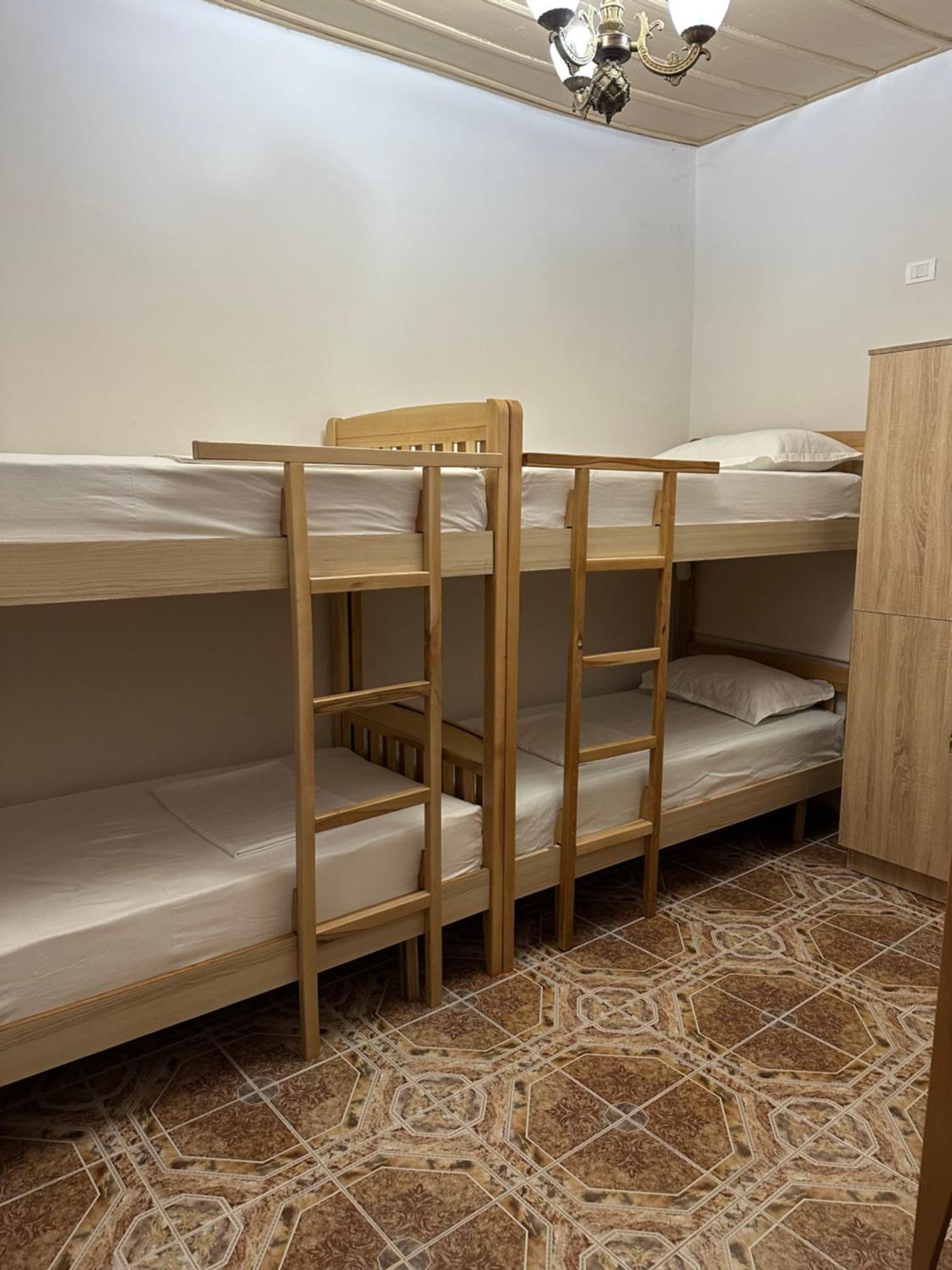 Tirana Lemon Breeze Hostel ภายนอก รูปภาพ
