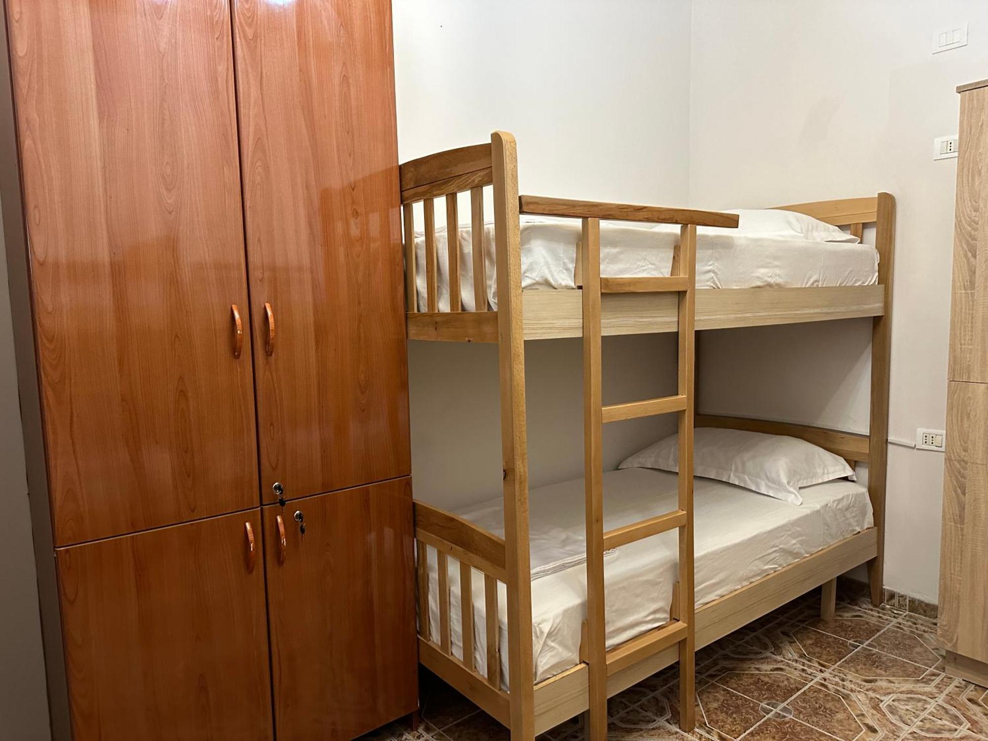 Tirana Lemon Breeze Hostel ภายนอก รูปภาพ