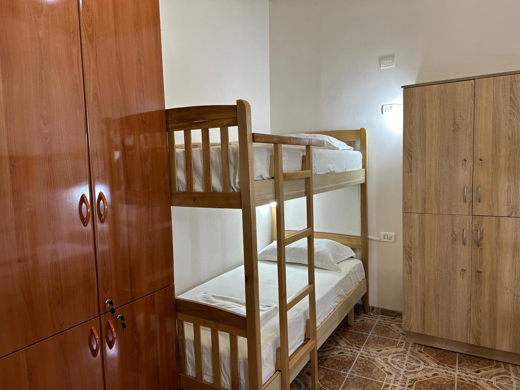 Tirana Lemon Breeze Hostel ภายนอก รูปภาพ