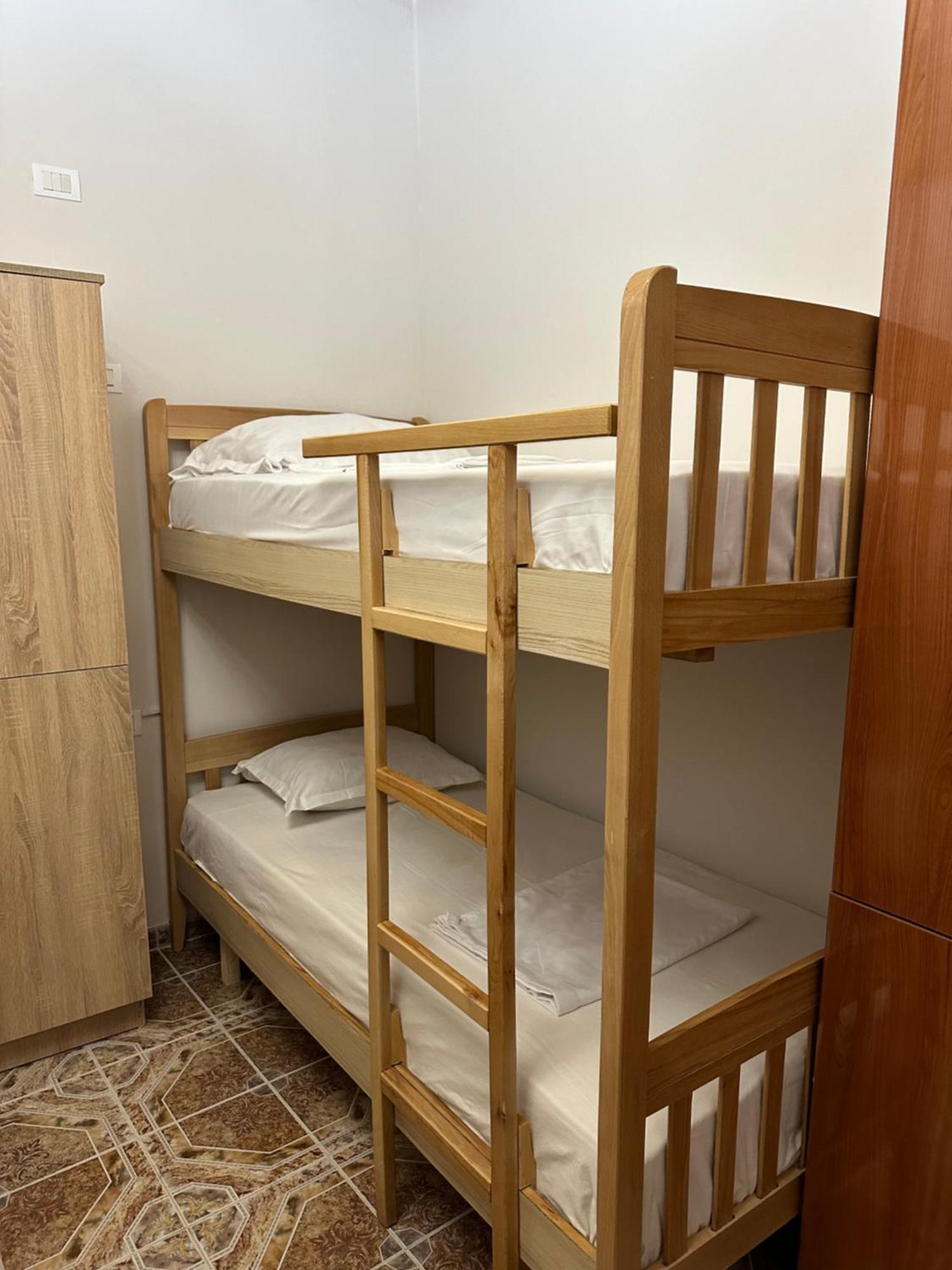 Tirana Lemon Breeze Hostel ภายนอก รูปภาพ