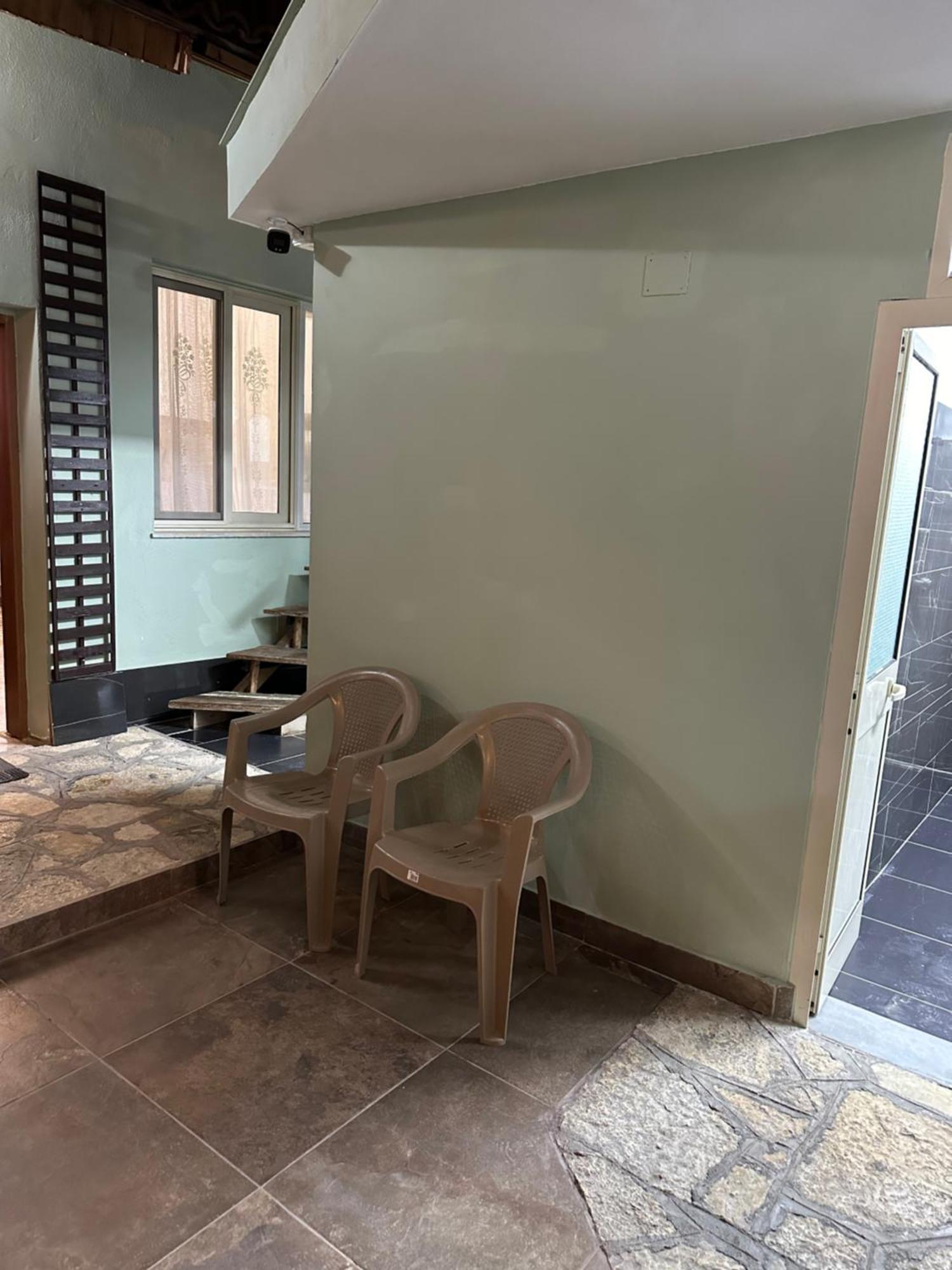 Tirana Lemon Breeze Hostel ภายนอก รูปภาพ