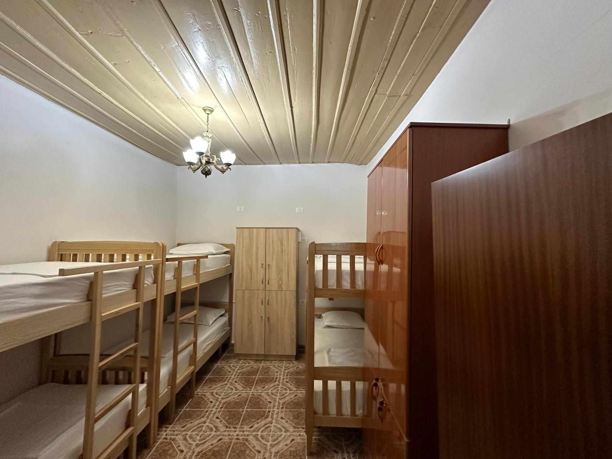 Tirana Lemon Breeze Hostel ภายนอก รูปภาพ