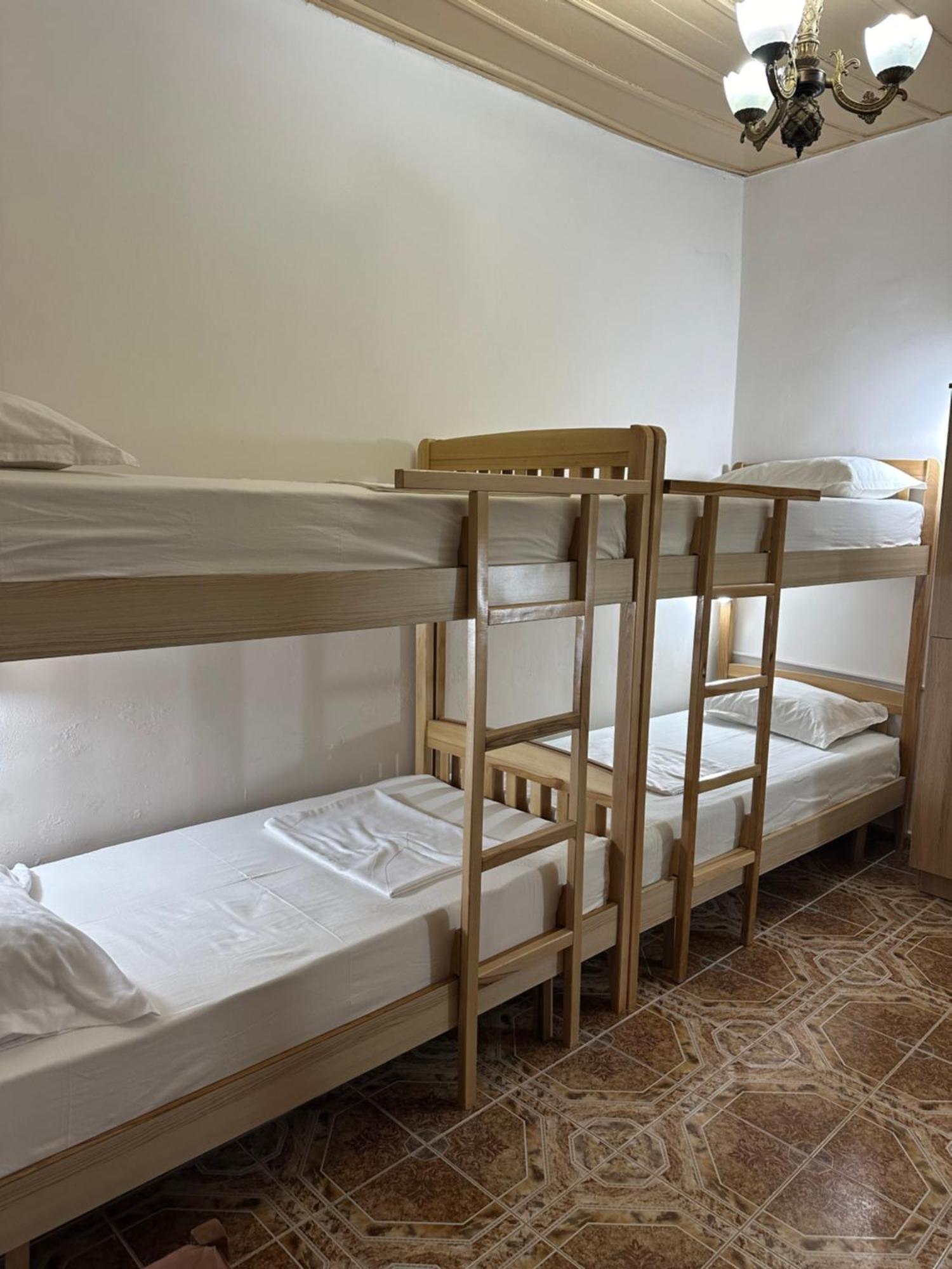 Tirana Lemon Breeze Hostel ภายนอก รูปภาพ