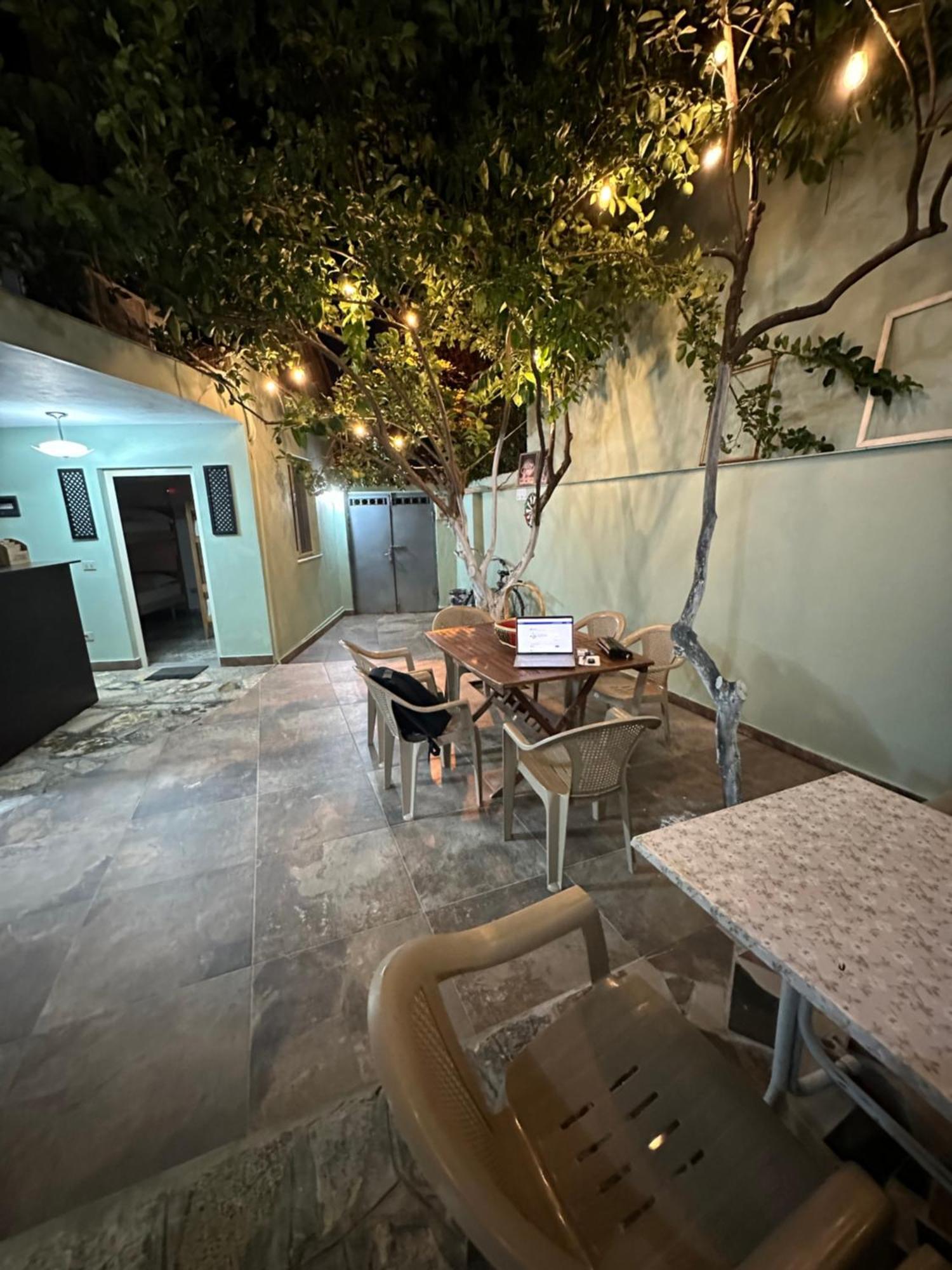 Tirana Lemon Breeze Hostel ภายนอก รูปภาพ