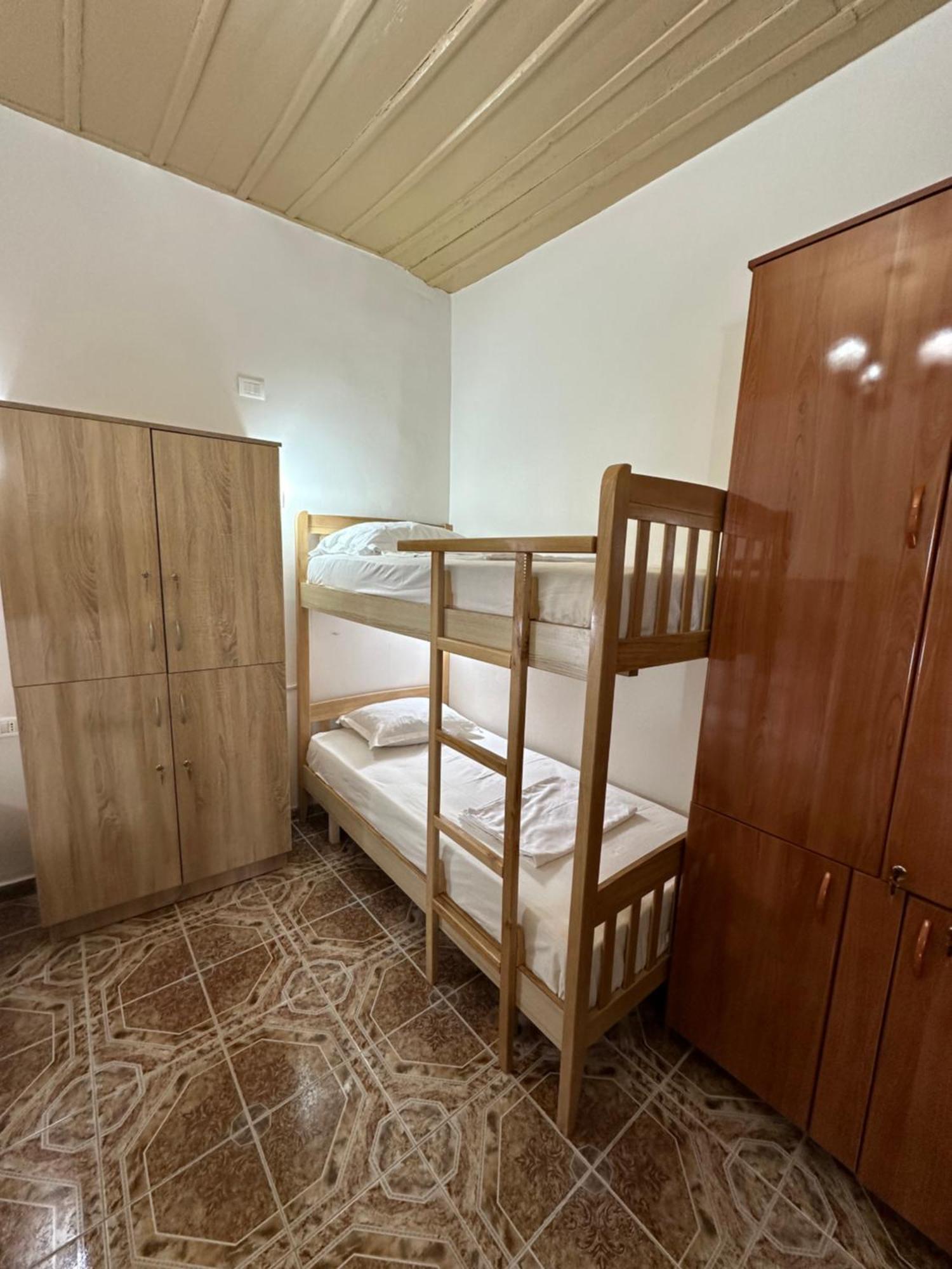 Tirana Lemon Breeze Hostel ภายนอก รูปภาพ