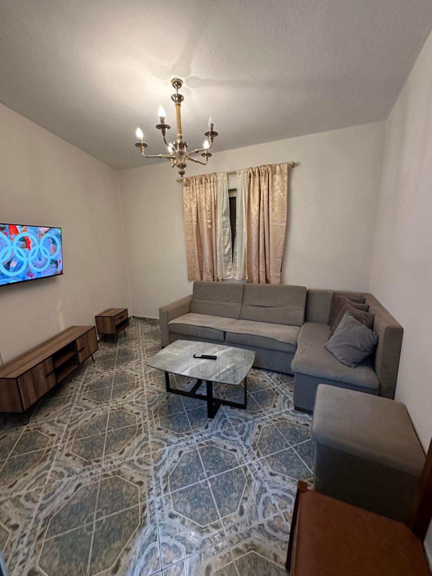 Tirana Lemon Breeze Hostel ภายนอก รูปภาพ