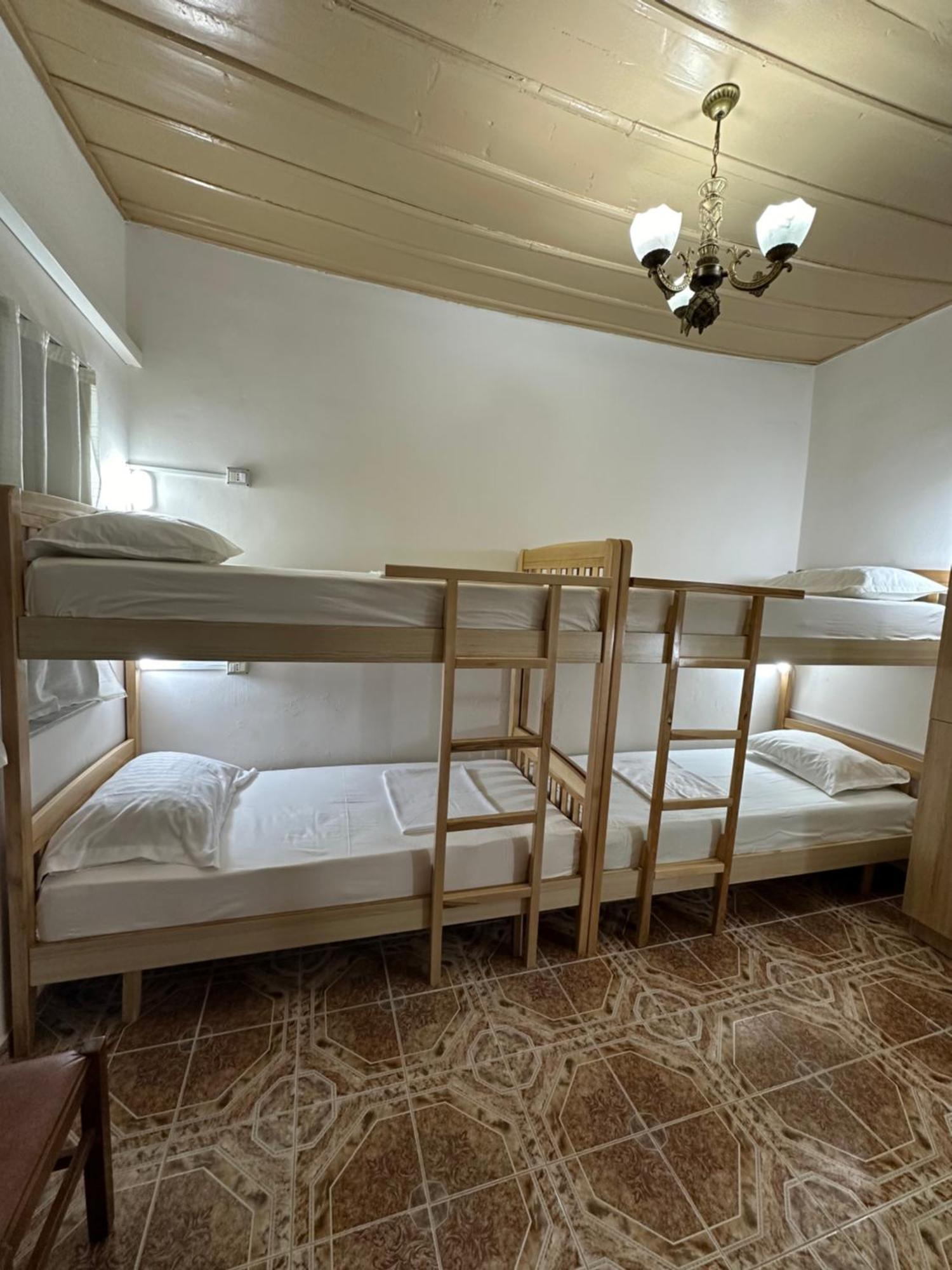 Tirana Lemon Breeze Hostel ภายนอก รูปภาพ
