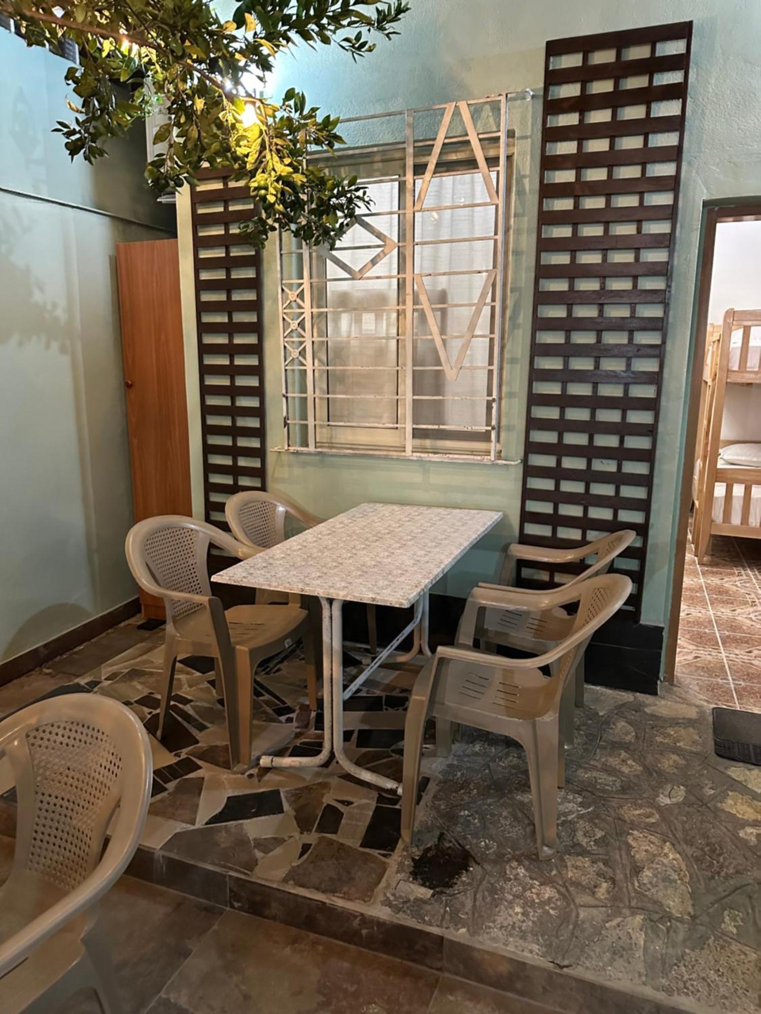Tirana Lemon Breeze Hostel ภายนอก รูปภาพ