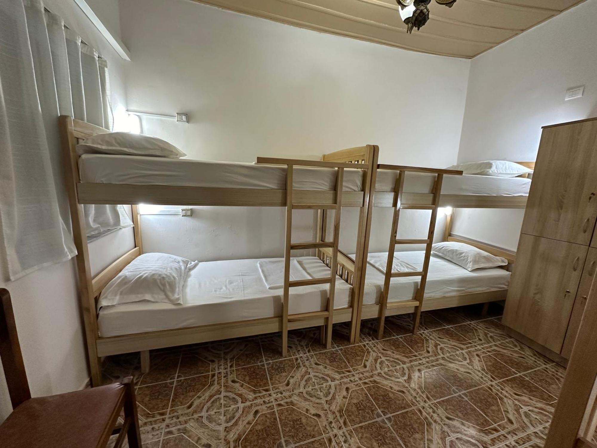 Tirana Lemon Breeze Hostel ภายนอก รูปภาพ