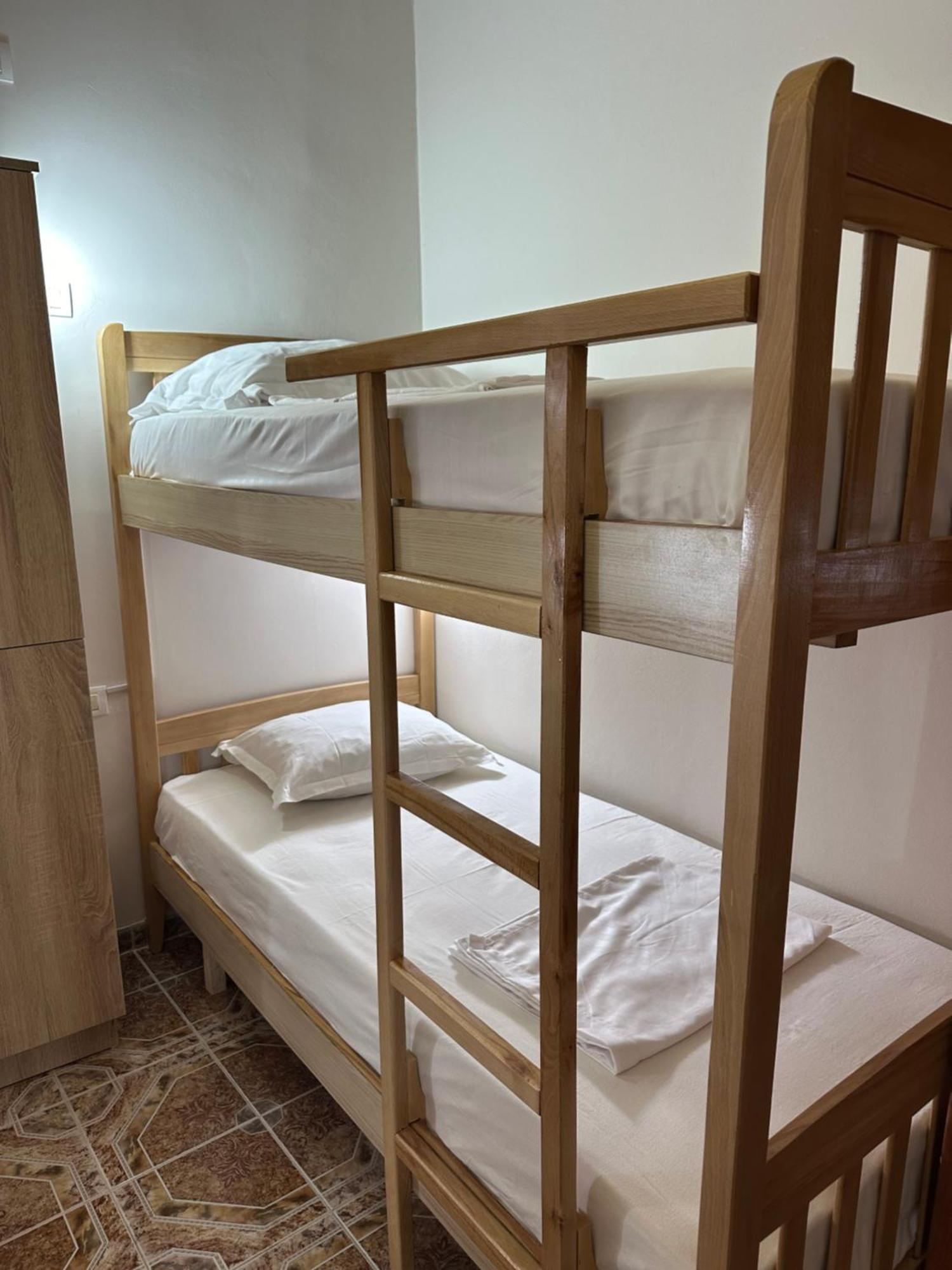 Tirana Lemon Breeze Hostel ภายนอก รูปภาพ