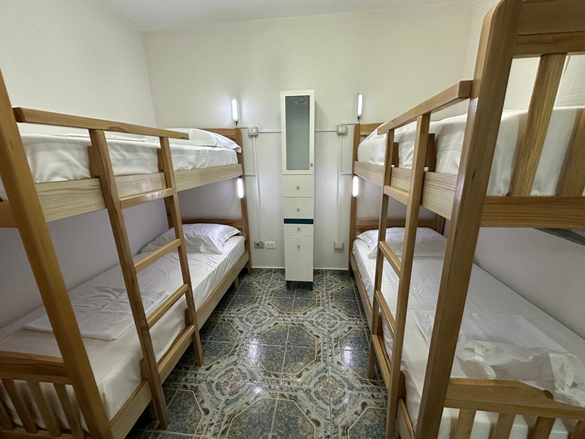 Tirana Lemon Breeze Hostel ภายนอก รูปภาพ