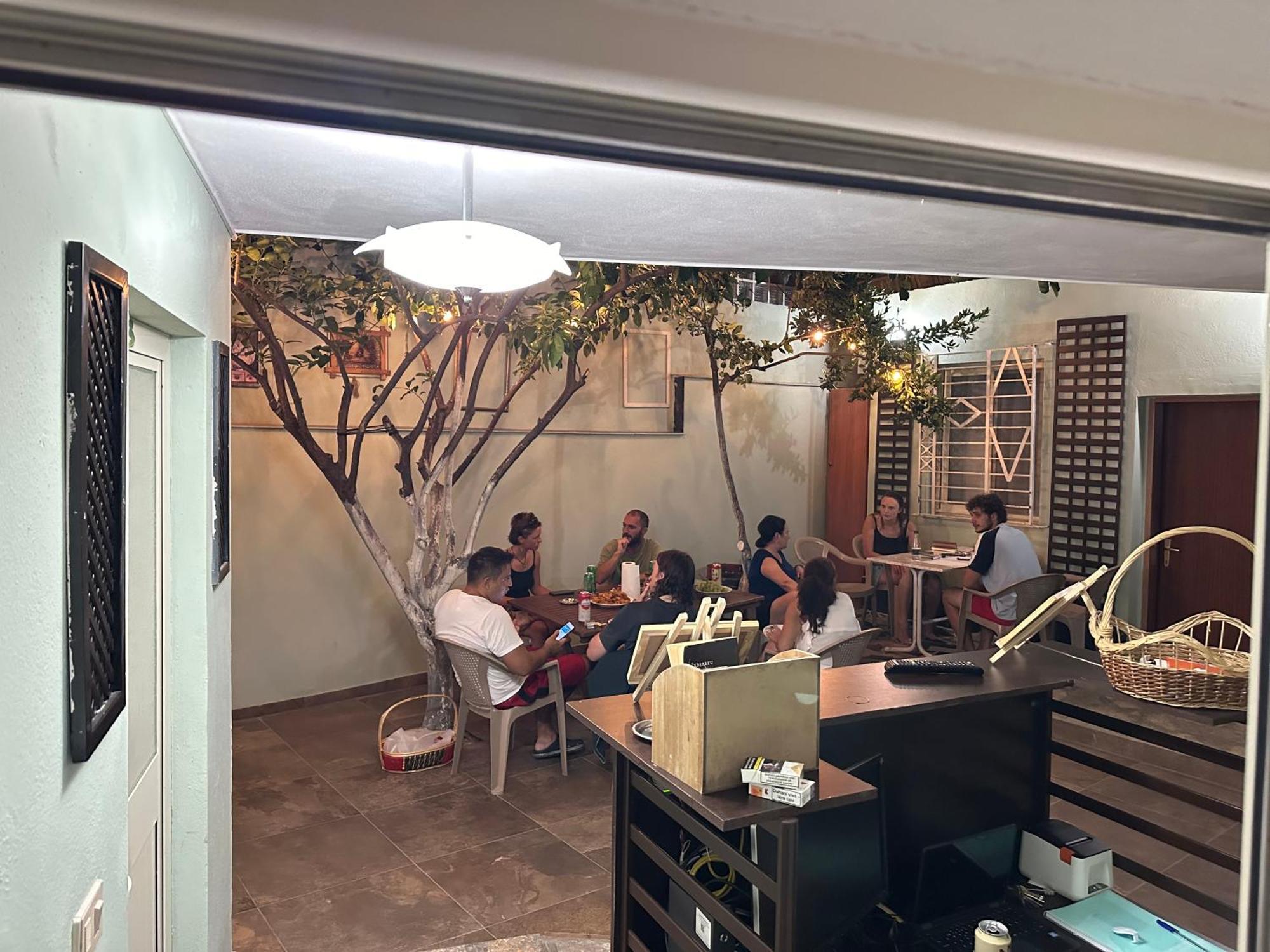 Tirana Lemon Breeze Hostel ภายนอก รูปภาพ