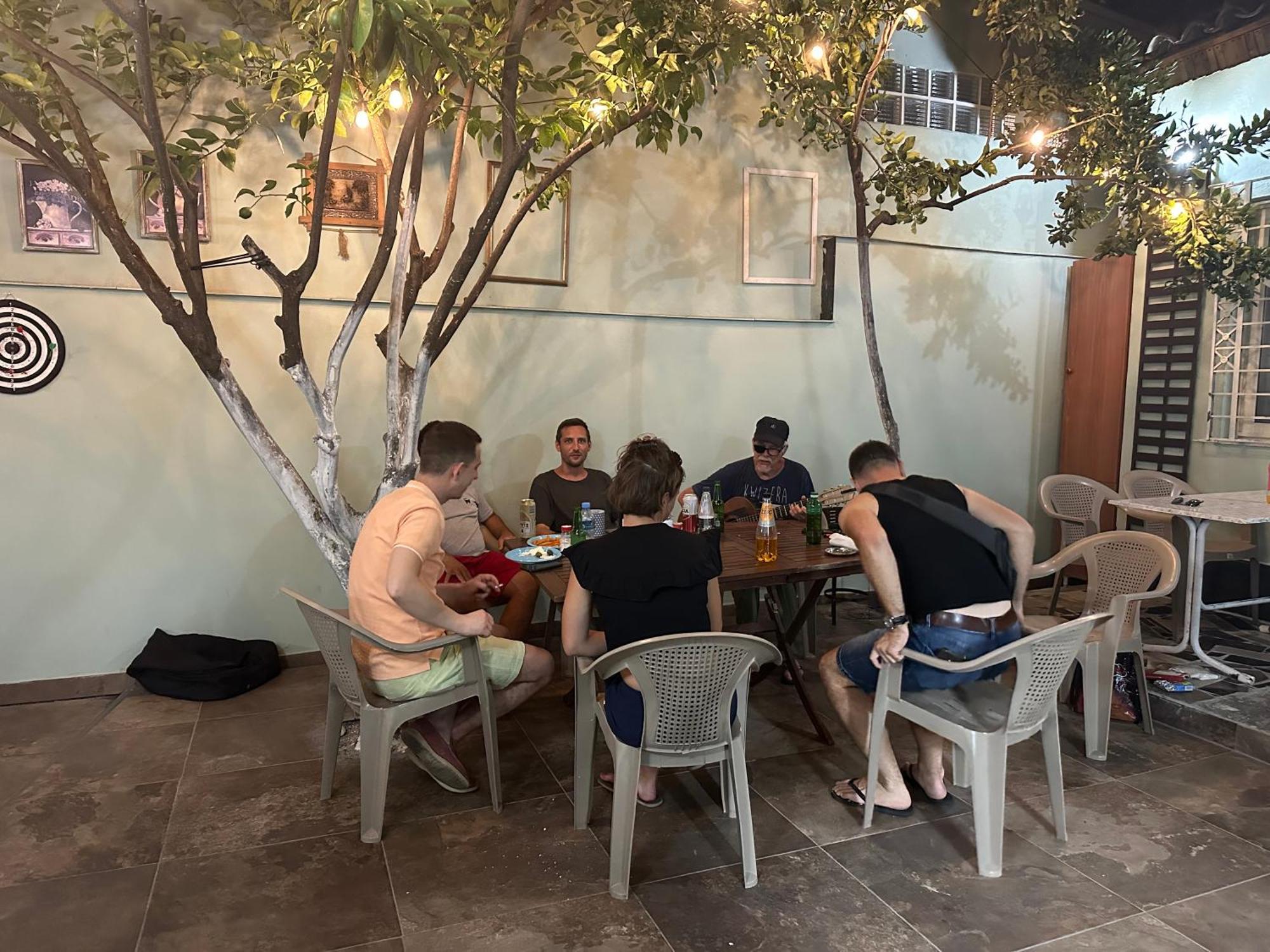 Tirana Lemon Breeze Hostel ภายนอก รูปภาพ