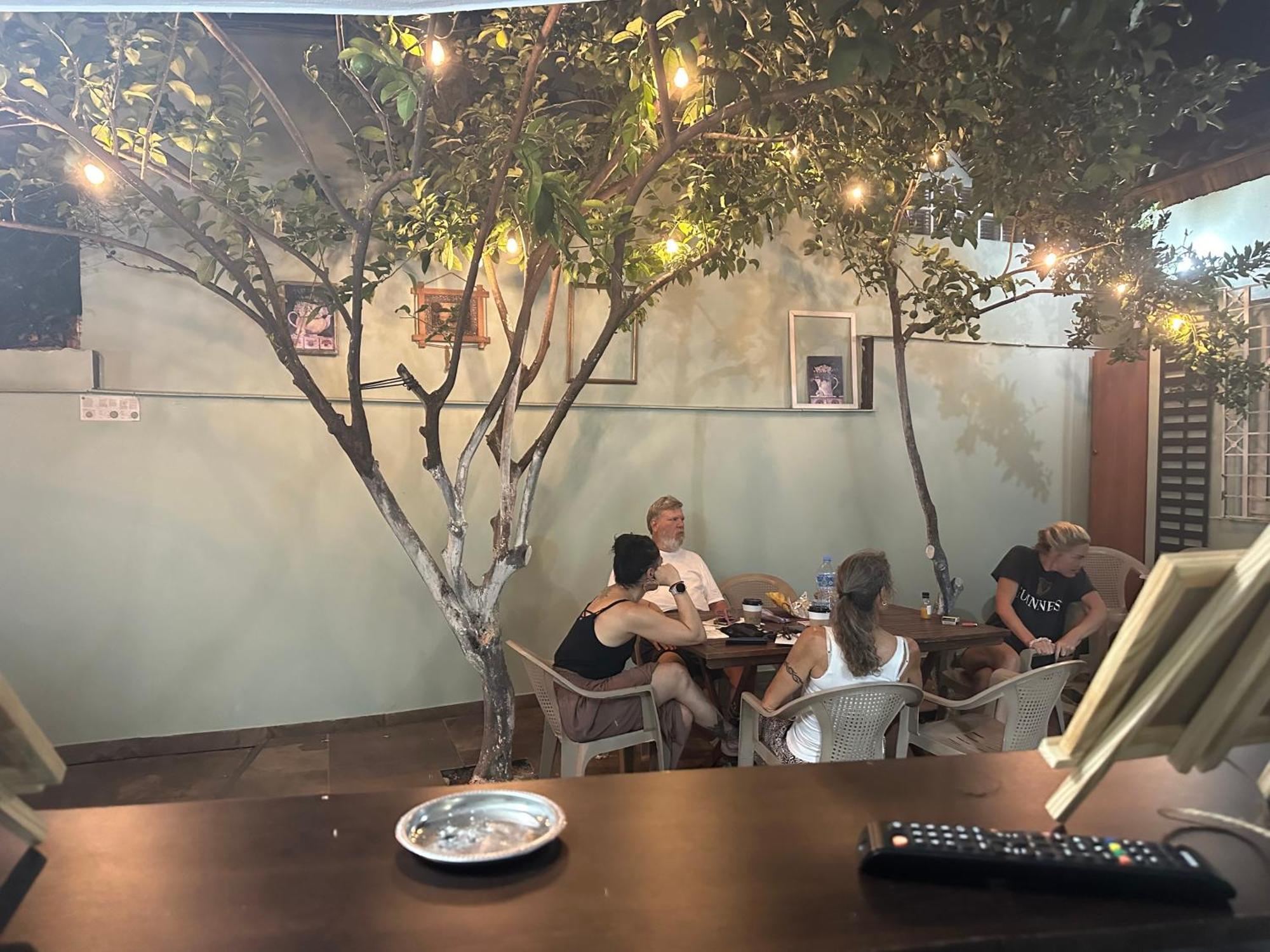 Tirana Lemon Breeze Hostel ภายนอก รูปภาพ