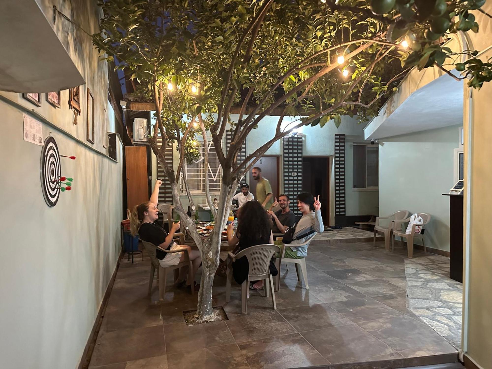 Tirana Lemon Breeze Hostel ภายนอก รูปภาพ