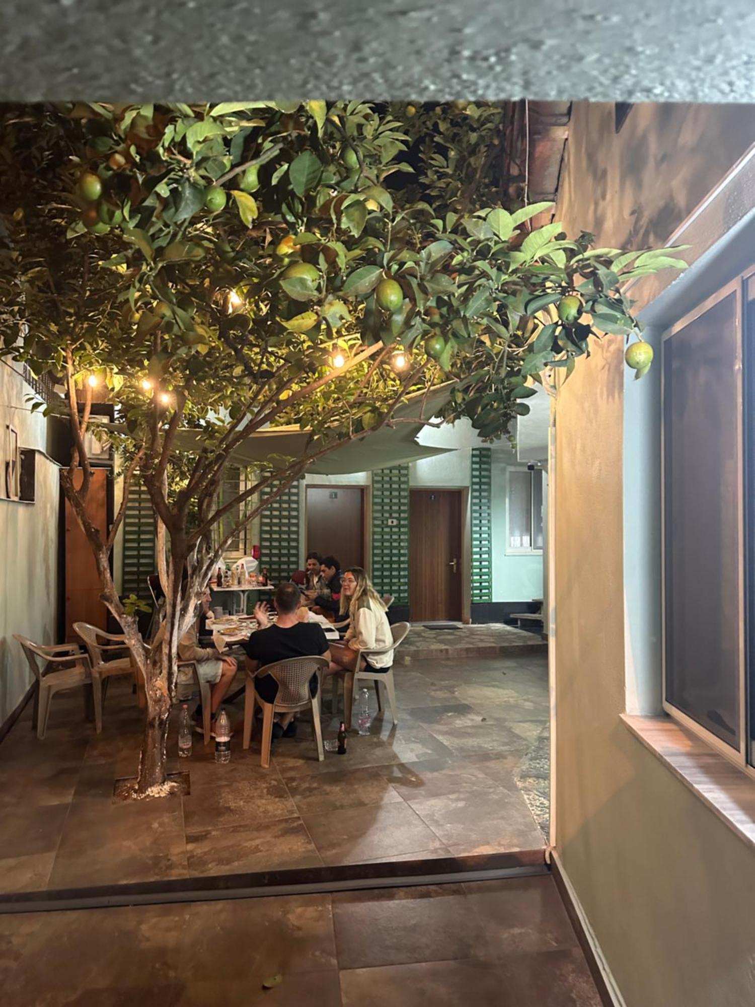 Tirana Lemon Breeze Hostel ภายนอก รูปภาพ